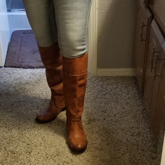 Frye tan leather boots size 8